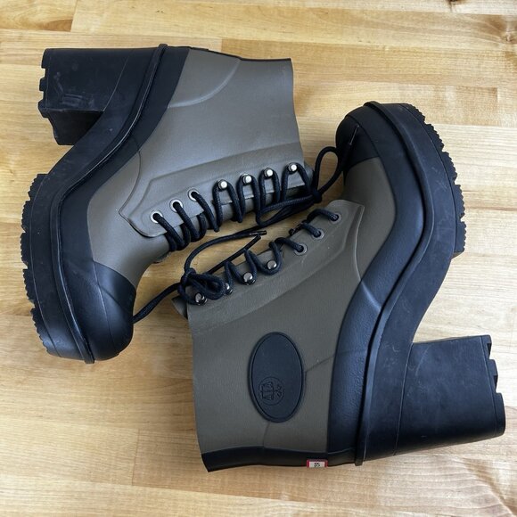 Hunter Gray and Black Winter Boots - Picture 7 of 10